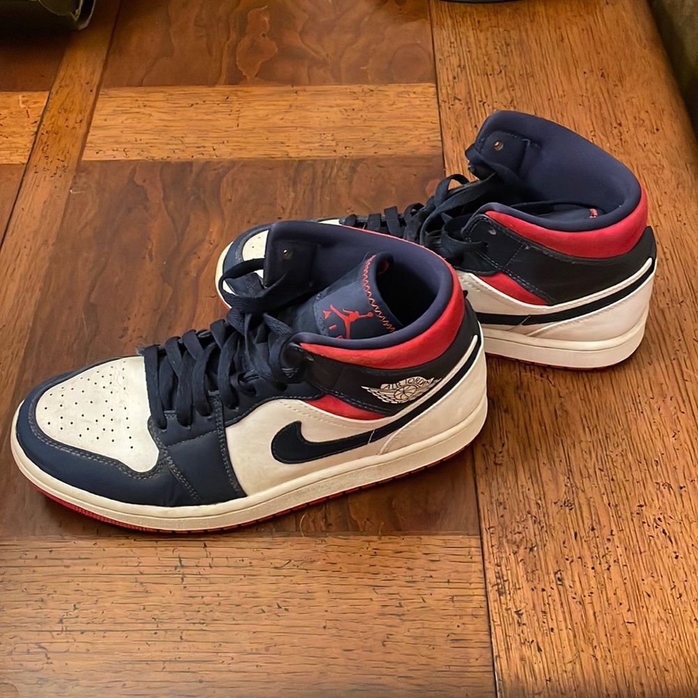 Nike Air Jordan 1 Mids (Navy and Red)